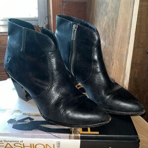Frye black bootie 🖤